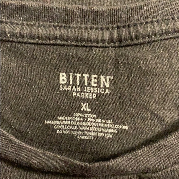 Sex and the City Carrie Bradshaw Shirt - Picture 4 of 4